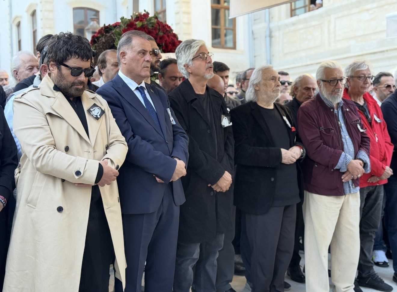 Usta tiyatro oyuncusu Necla Uygur son yolculuğuna uğurlandı
