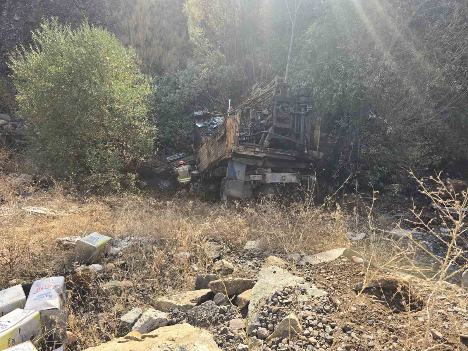 Sondaj kamyonu ile beton mikseri çarpıştı: 2 yaralı