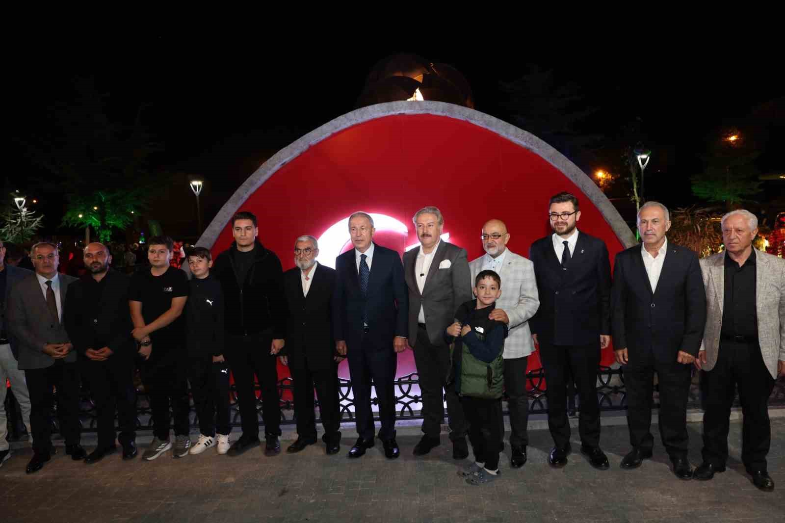 Başkan Palancıoğlu vefat eden özel kalem müdürünün ismi verilen parkın açılışında duygusal anlar yaşadı