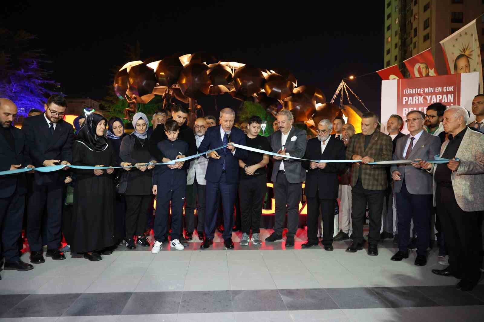 Başkan Palancıoğlu vefat eden özel kalem müdürünün ismi verilen parkın açılışında duygusal anlar yaşadı