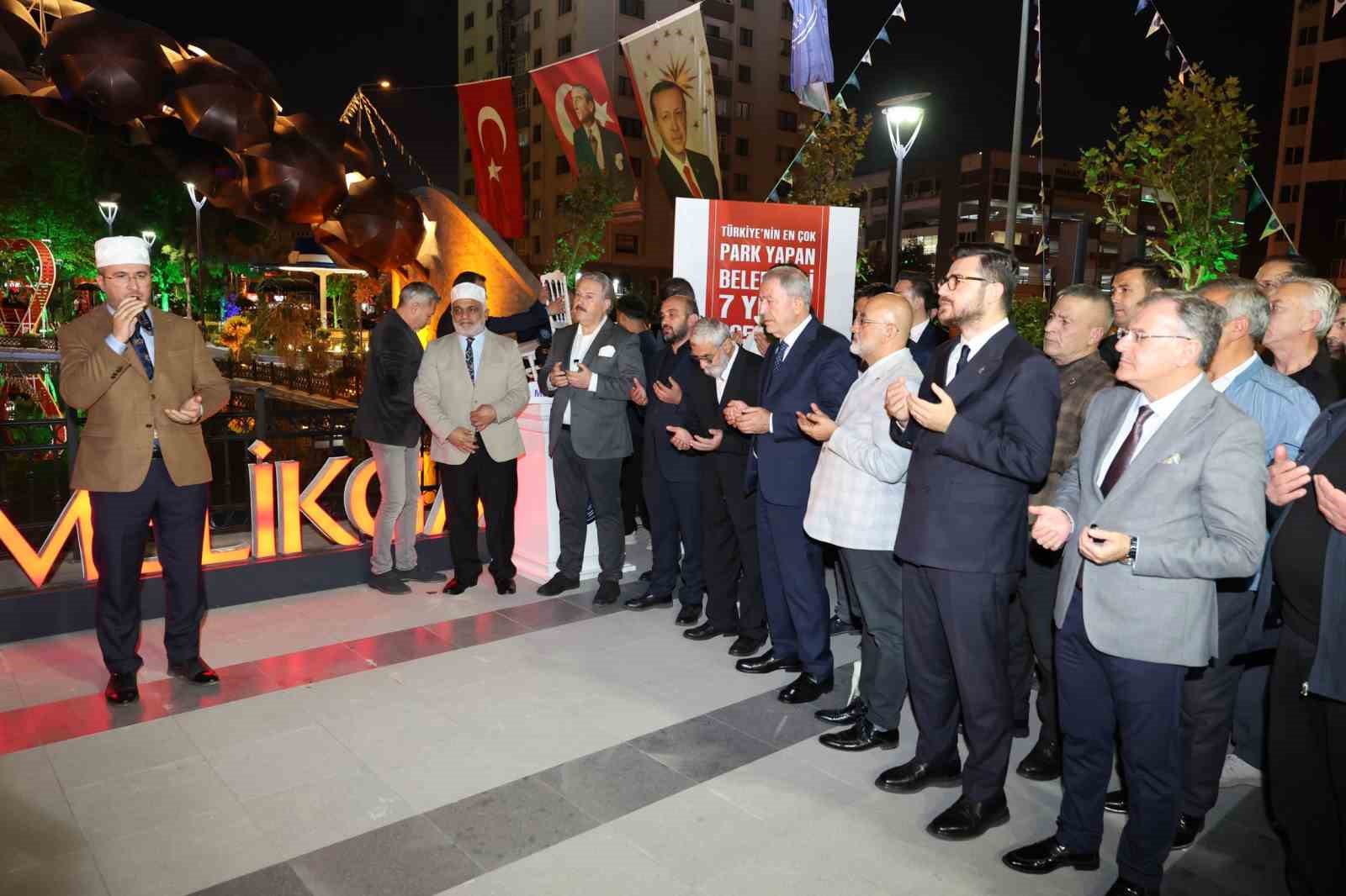 Başkan Palancıoğlu vefat eden özel kalem müdürünün ismi verilen parkın açılışında duygusal anlar yaşadı