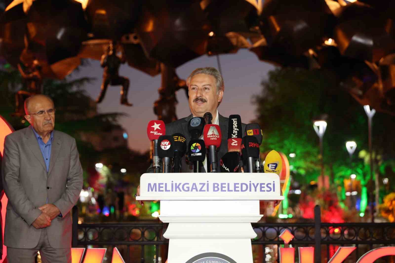 Başkan Palancıoğlu vefat eden özel kalem müdürünün ismi verilen parkın açılışında duygusal anlar yaşadı