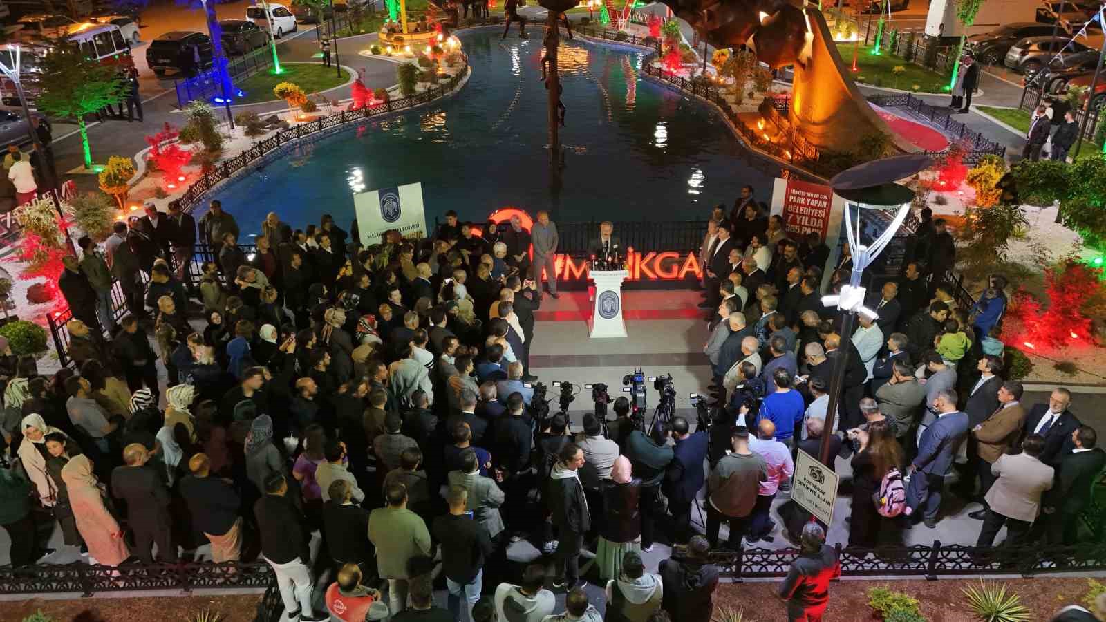Başkan Palancıoğlu vefat eden özel kalem müdürünün ismi verilen parkın açılışında duygusal anlar yaşadı