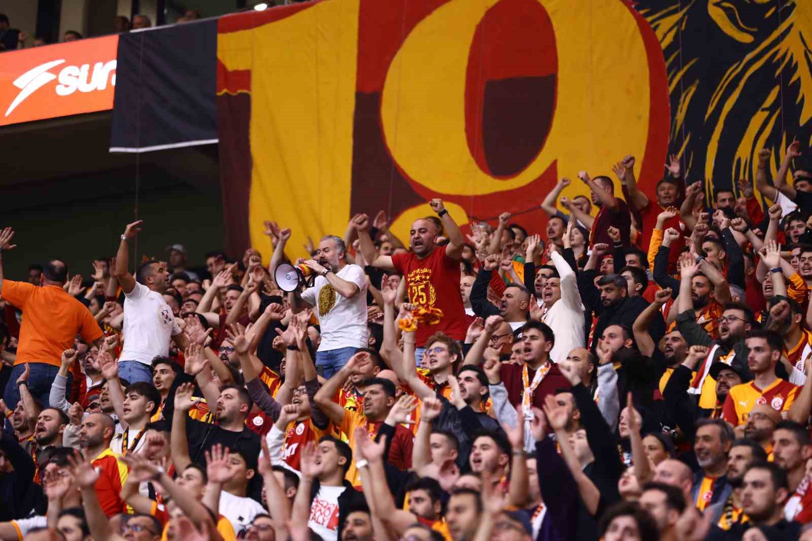 Trendyol Süper Lig: Galatasaray: 1 - Kasımpaşa: 0 (İlk yarı)