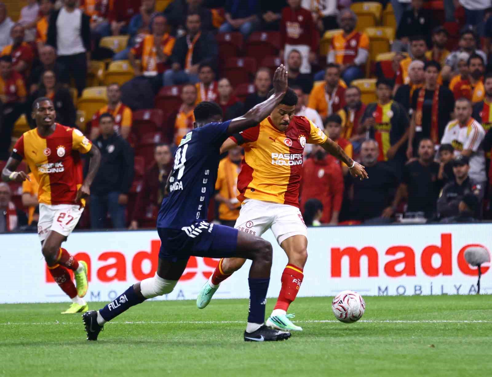 Trendyol Süper Lig: Galatasaray: 1 - Kasımpaşa: 0 (İlk yarı)