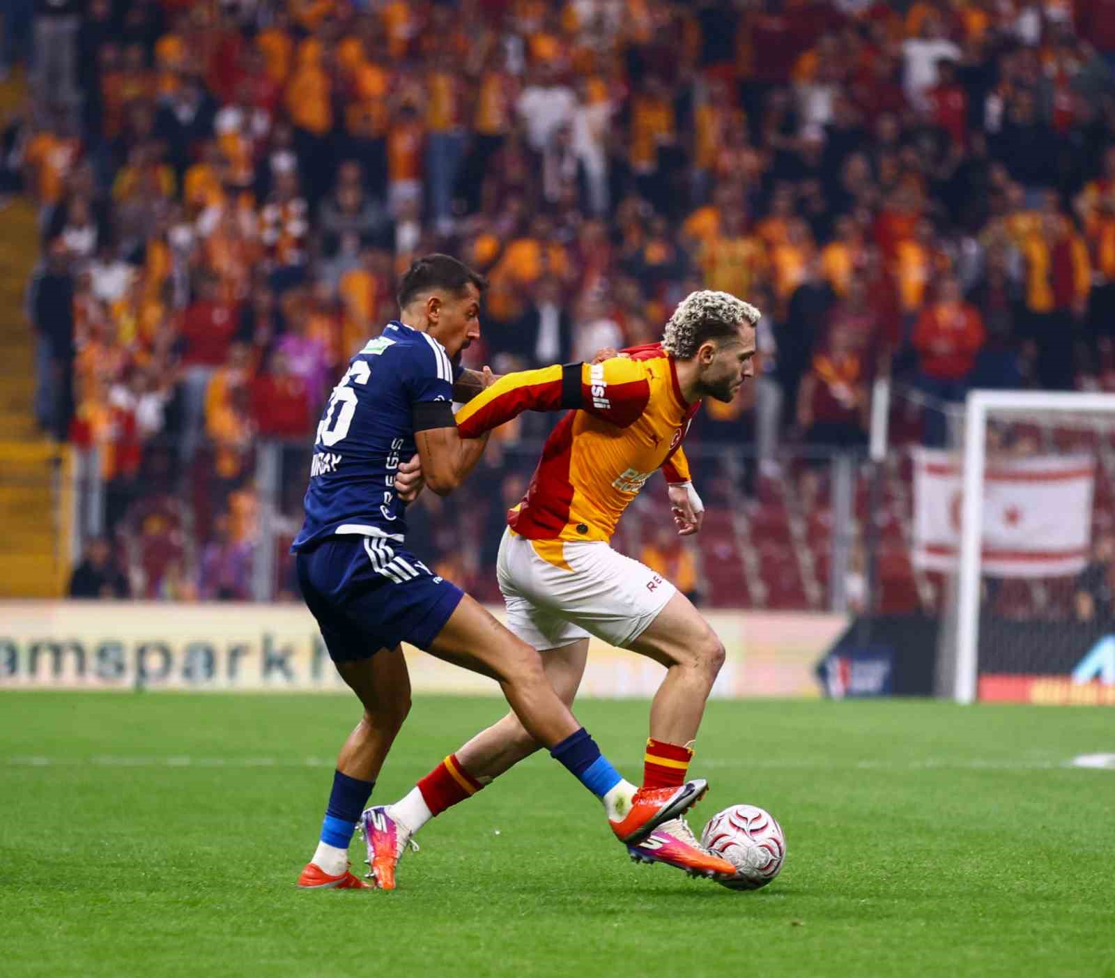 Trendyol Süper Lig: Galatasaray: 1 - Kasımpaşa: 0 (İlk yarı)