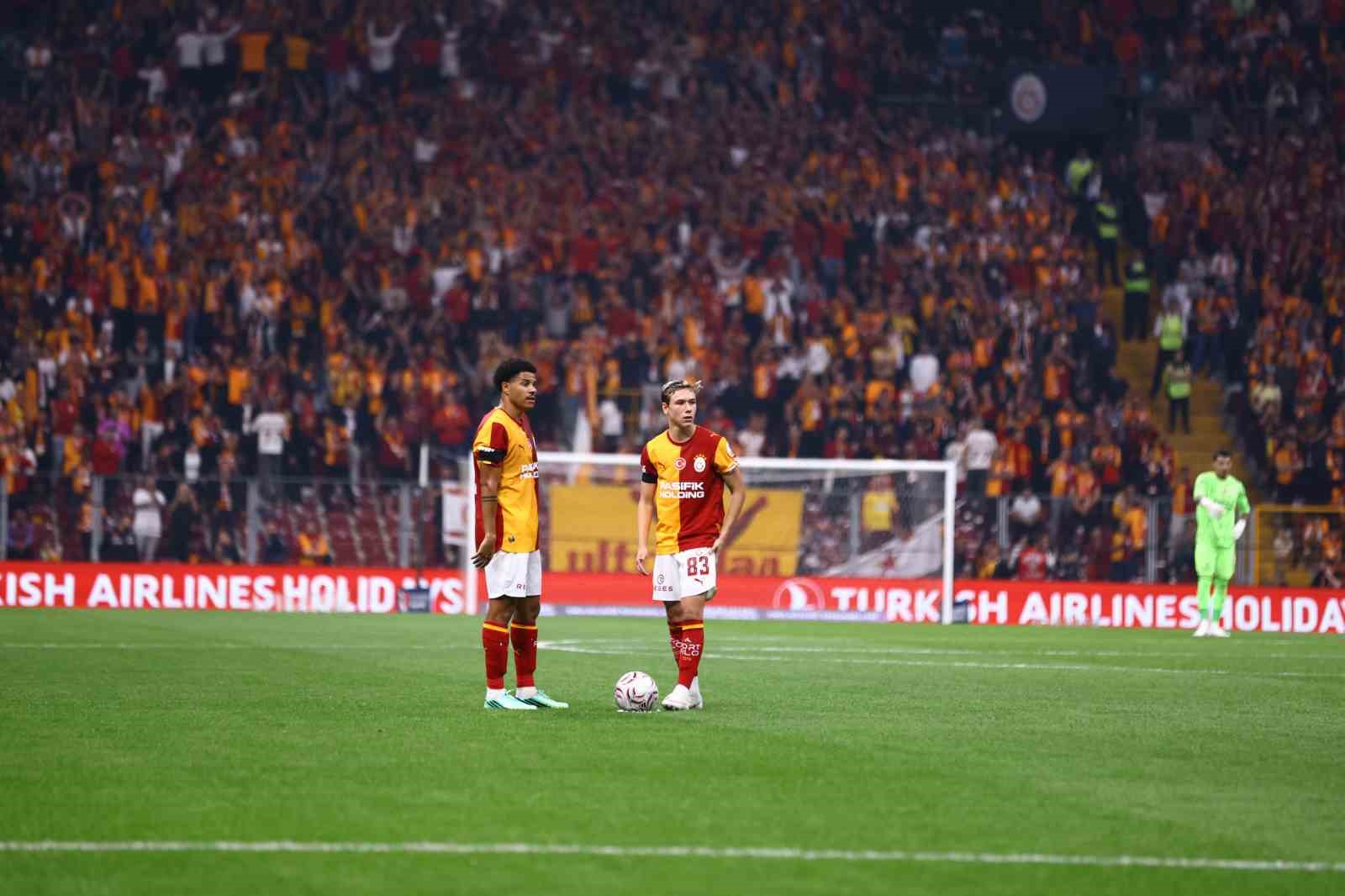 Trendyol Süper Lig: Galatasaray: 1 - Kasımpaşa: 0 (İlk yarı)