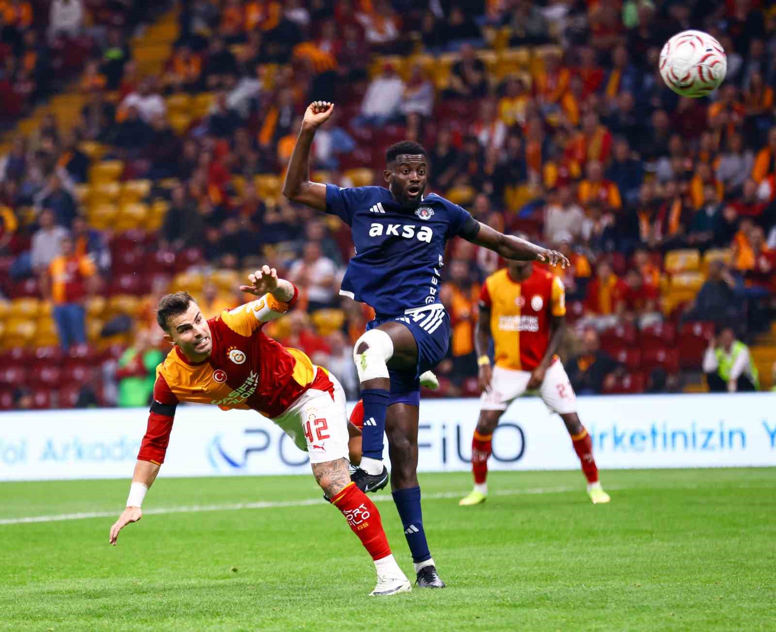Trendyol Süper Lig: Galatasaray: 1 - Kasımpaşa: 0 (İlk yarı)