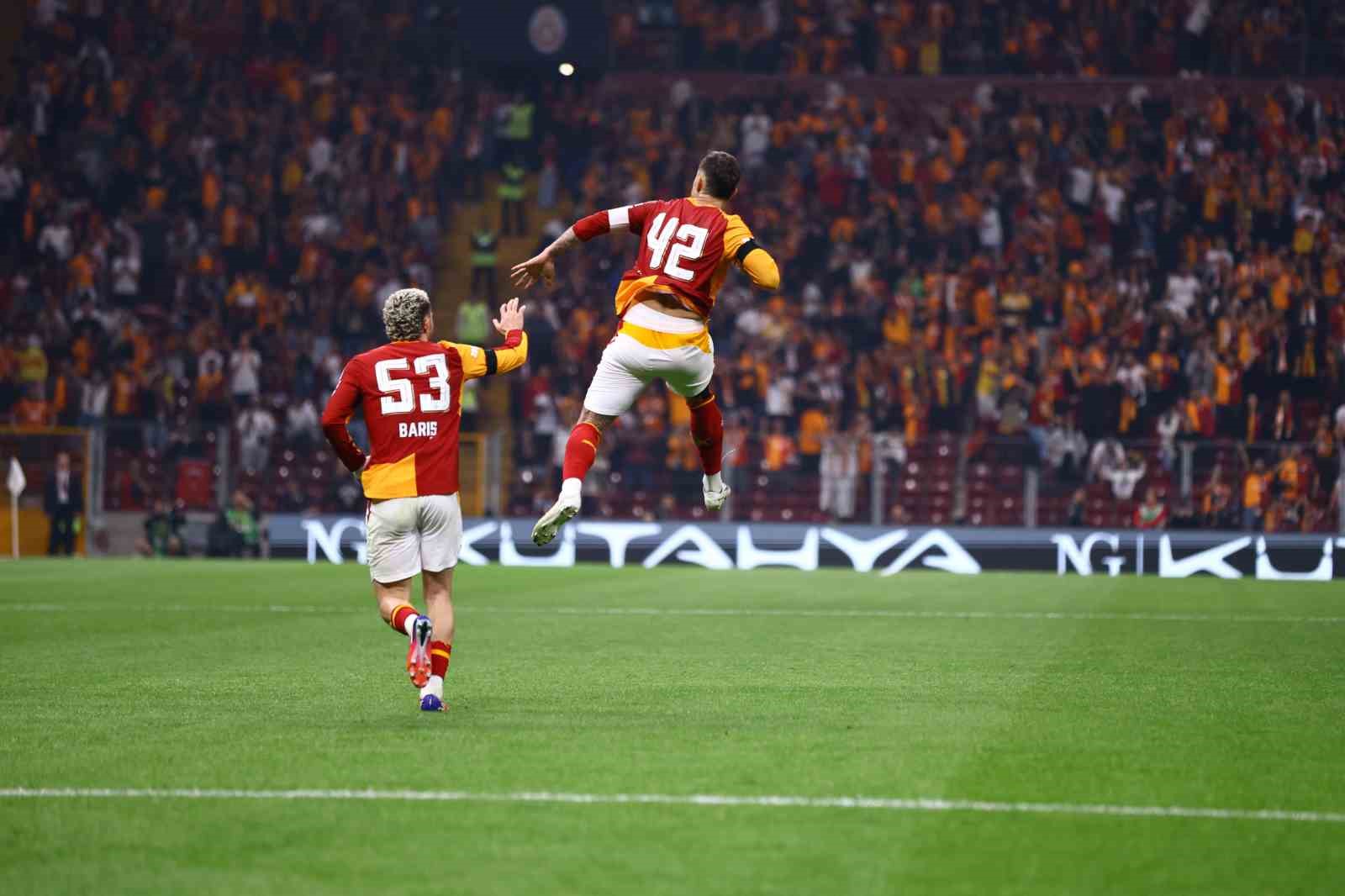 Trendyol Süper Lig: Galatasaray: 1 - Kasımpaşa: 0 (İlk yarı)
