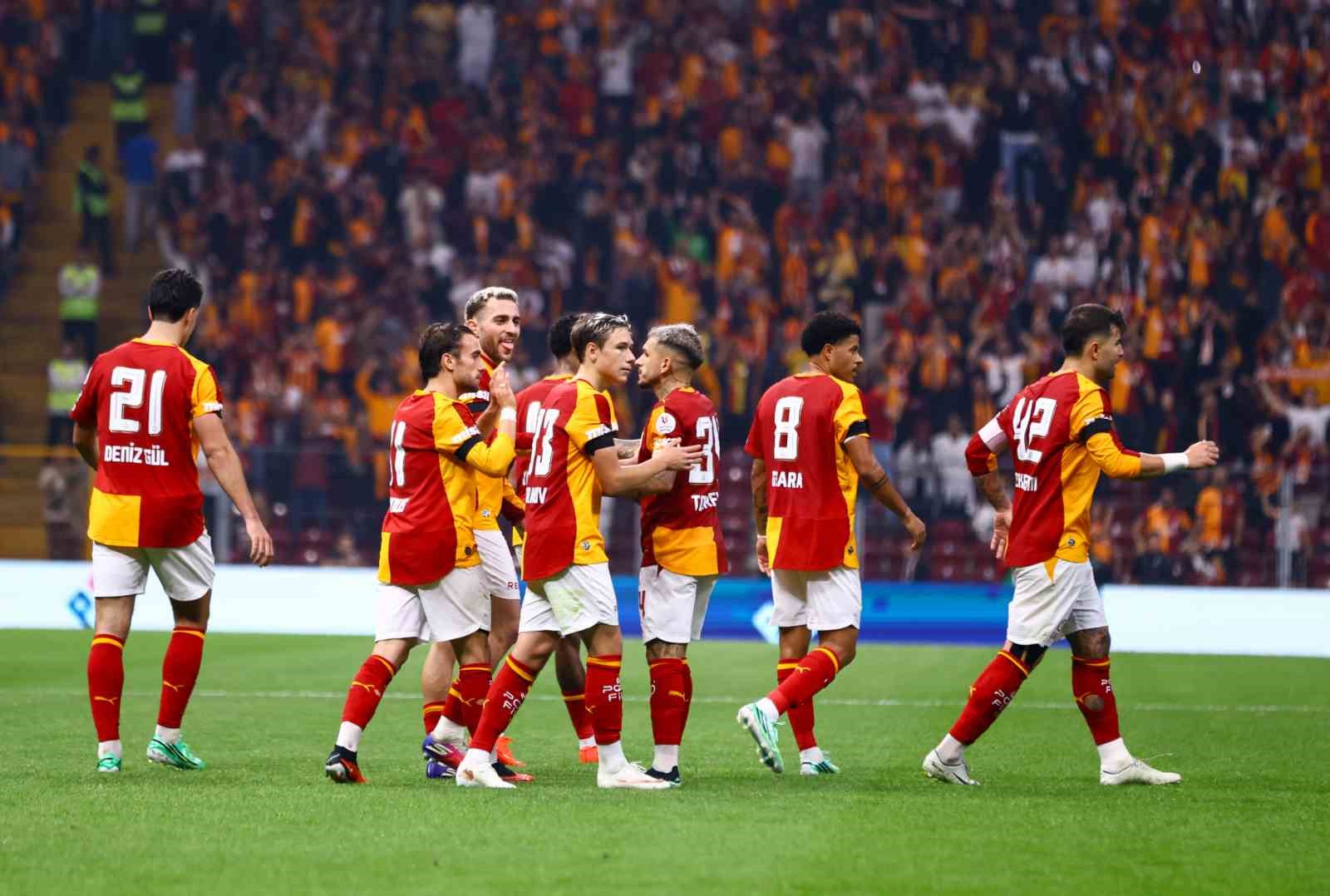Trendyol Süper Lig: Galatasaray: 1 - Kasımpaşa: 0 (İlk yarı)