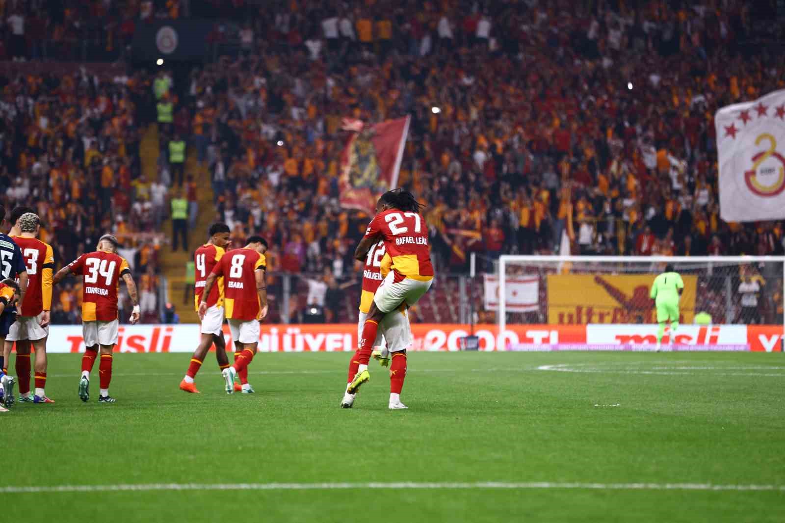 Trendyol Süper Lig: Galatasaray: 1 - Kasımpaşa: 0 (İlk yarı)