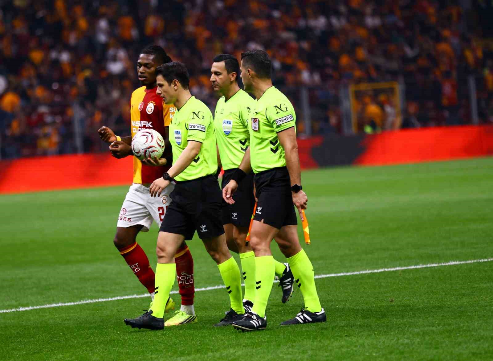 Trendyol Süper Lig: Galatasaray: 1 - Kasımpaşa: 0 (İlk yarı)