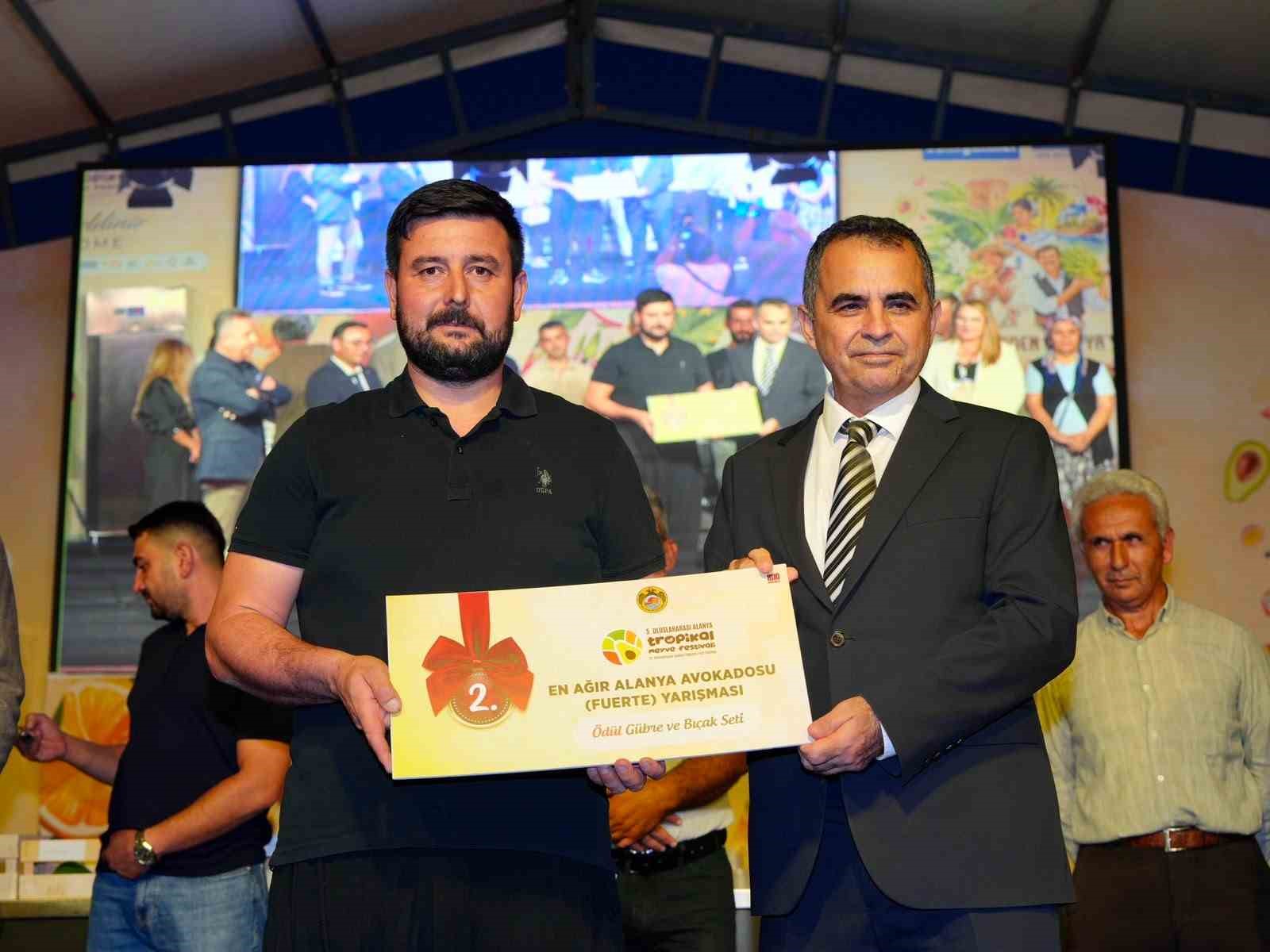 "En Ağır Alanya Avokadosu’ yarışmasında 679 gramla birinci oldu