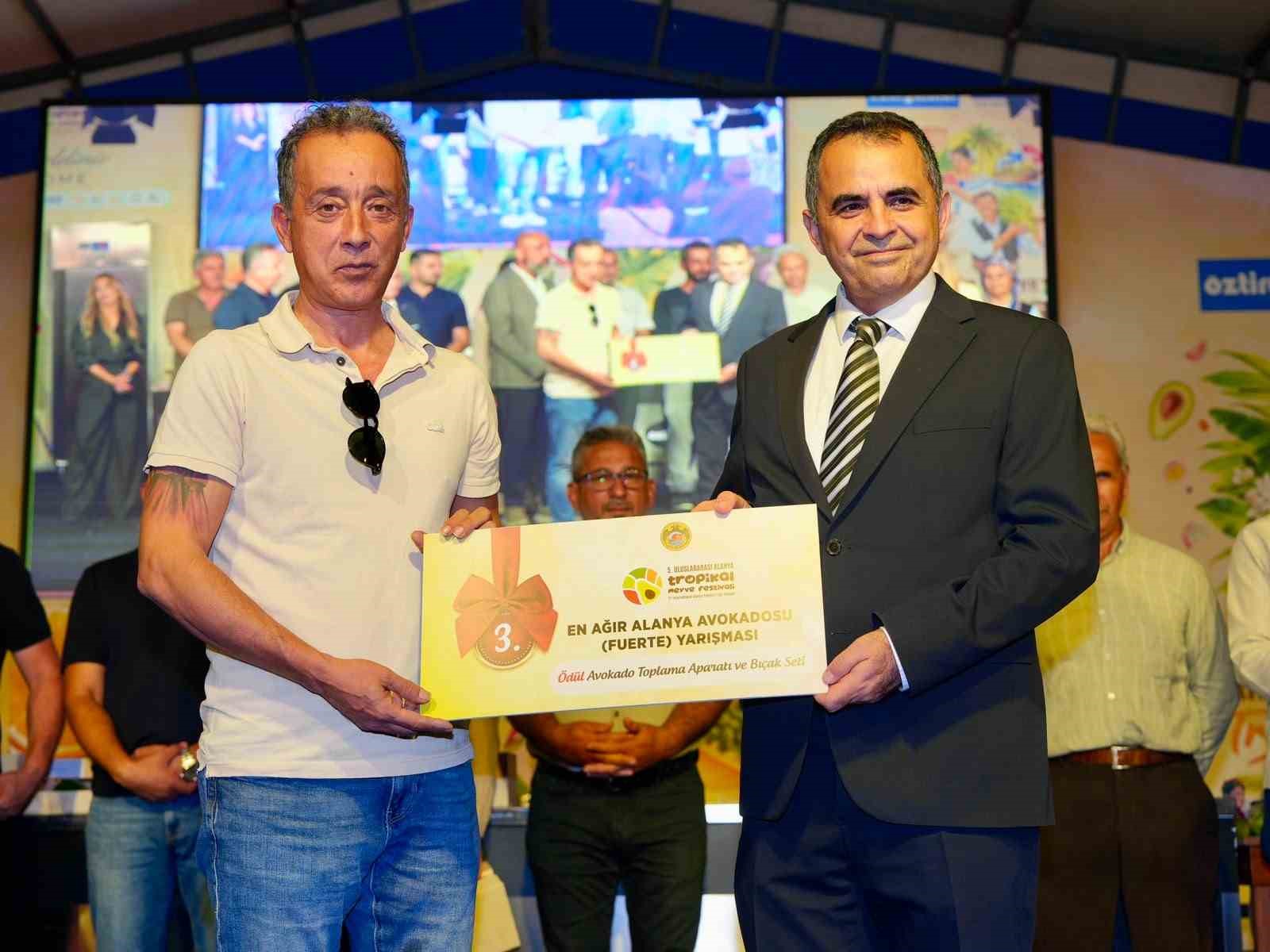 "En Ağır Alanya Avokadosu’ yarışmasında 679 gramla birinci oldu