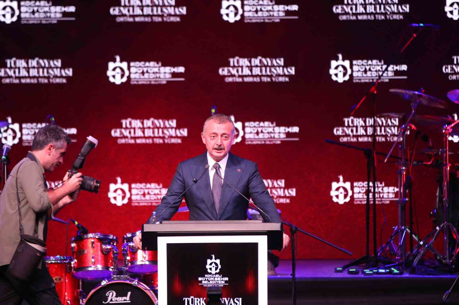 Türk dünyasının gençleri Kocaeli’de buluştu: Kıraç, Azerin ve Gülzade ile duygular kabardı