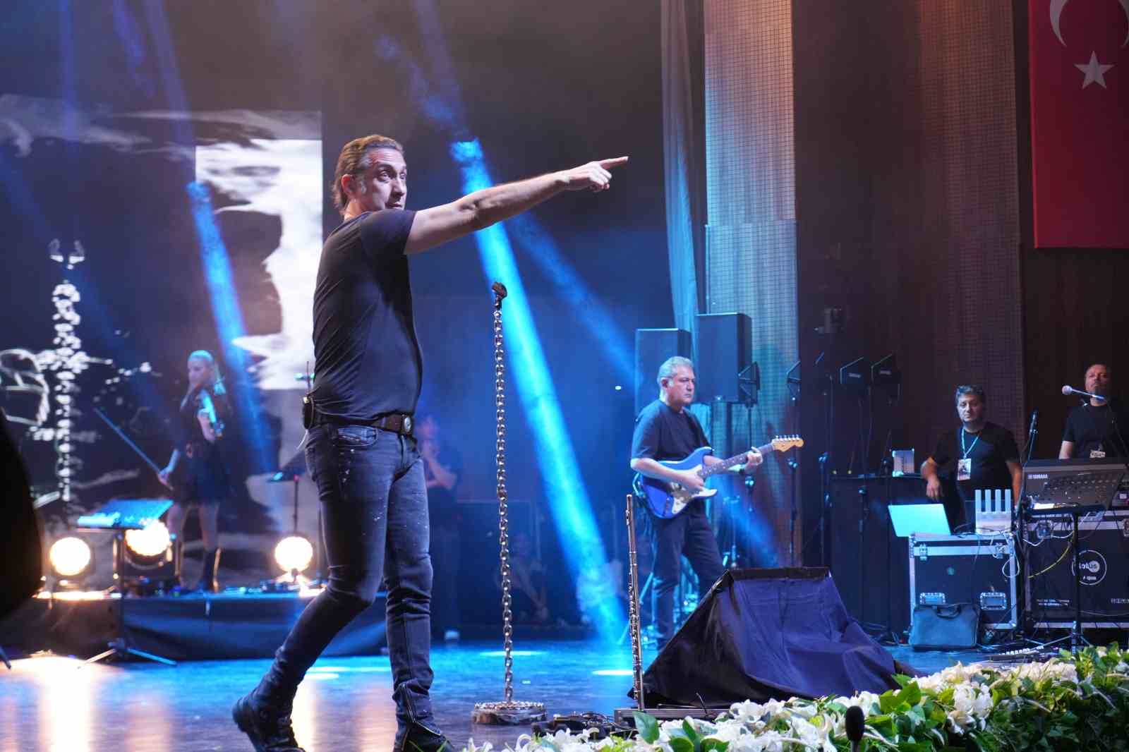 Türk dünyasının gençleri Kocaeli’de buluştu: Kıraç, Azerin ve Gülzade ile duygular kabardı