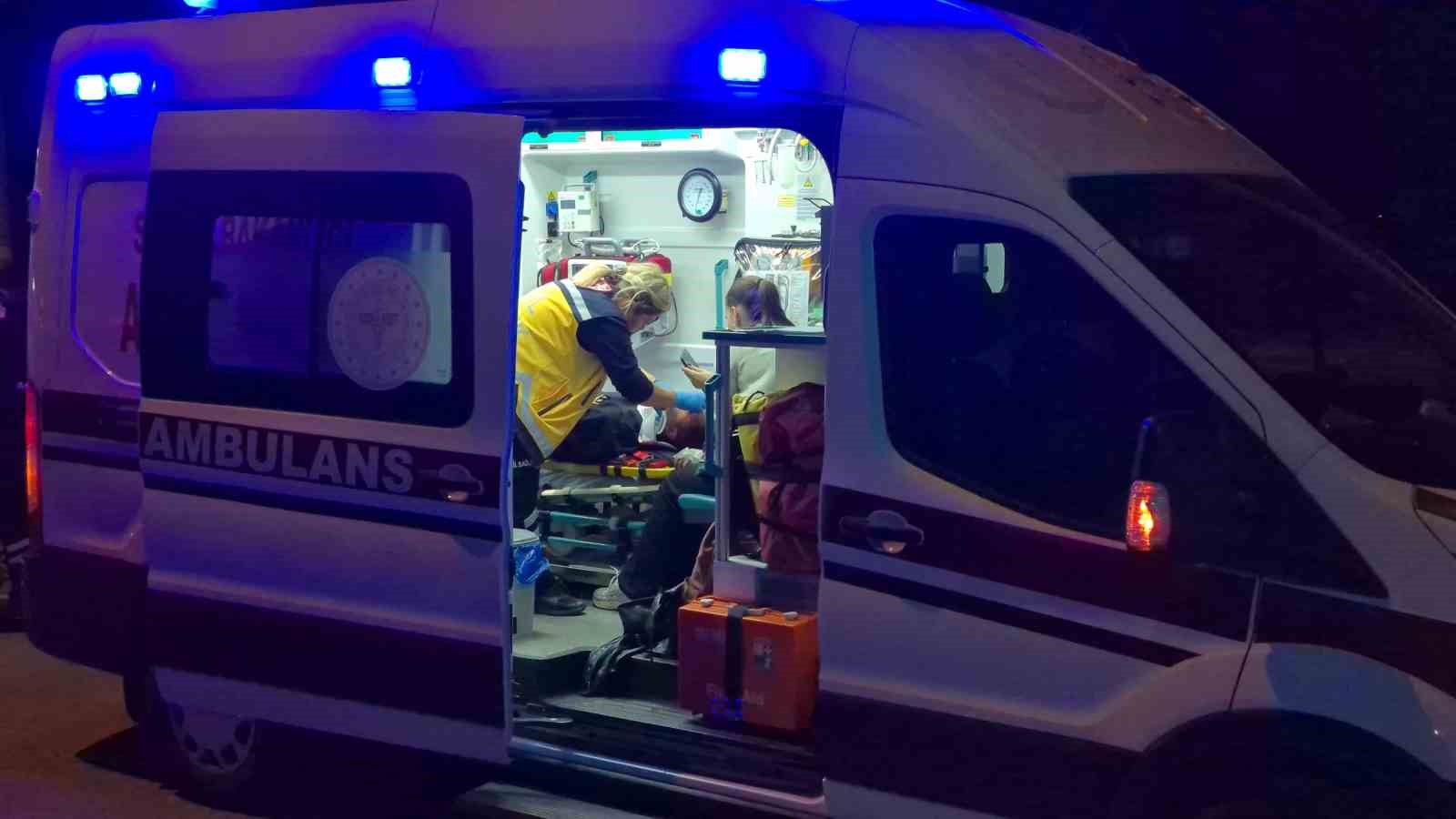 Eskişehir’de iki araç kavşakta çarpıştı: 3 yaralı