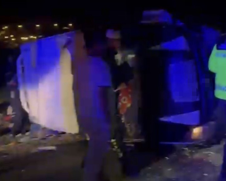 Gaziantep’te tarım işçilerini taşıyan minibüs otomobille çarpıştı: 1 ölü, 7 yaralı