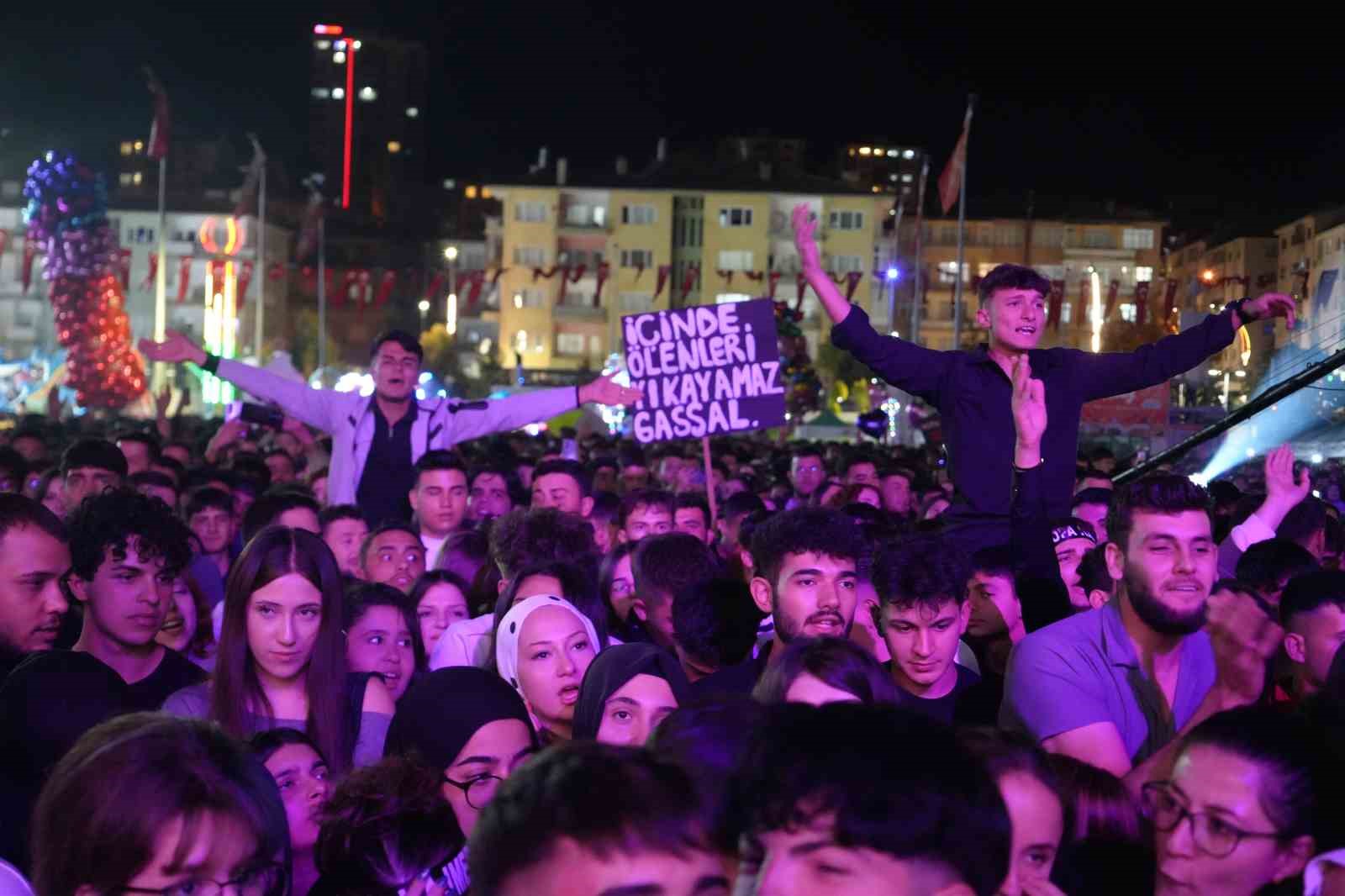 Rap müziğin sevilen ismi Sagopa Kajmer Niğde’de konser verdi