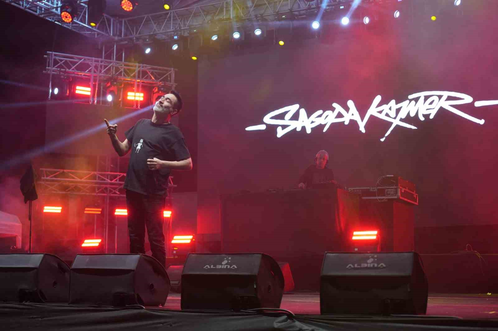 Rap müziğin sevilen ismi Sagopa Kajmer Niğde’de konser verdi