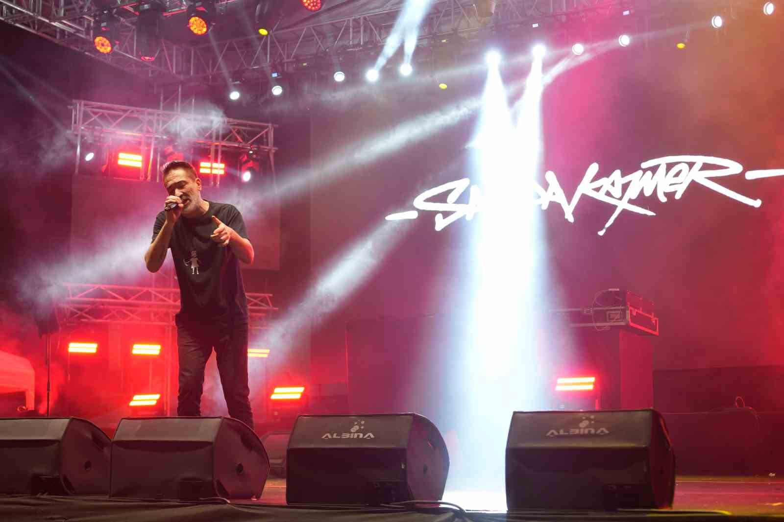 Rap müziğin sevilen ismi Sagopa Kajmer Niğde’de konser verdi