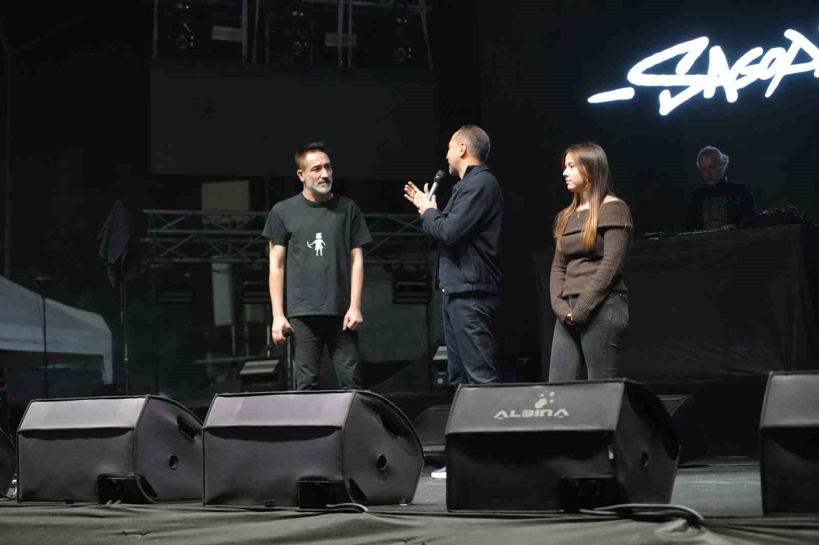 Rap müziğin sevilen ismi Sagopa Kajmer Niğde’de konser verdi