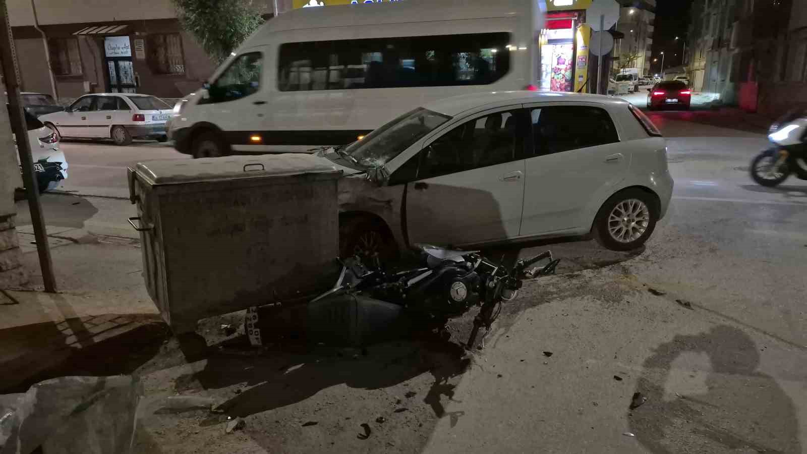 Eskişehir’de motosikletlinin yaralandığı feci kaza kamerada