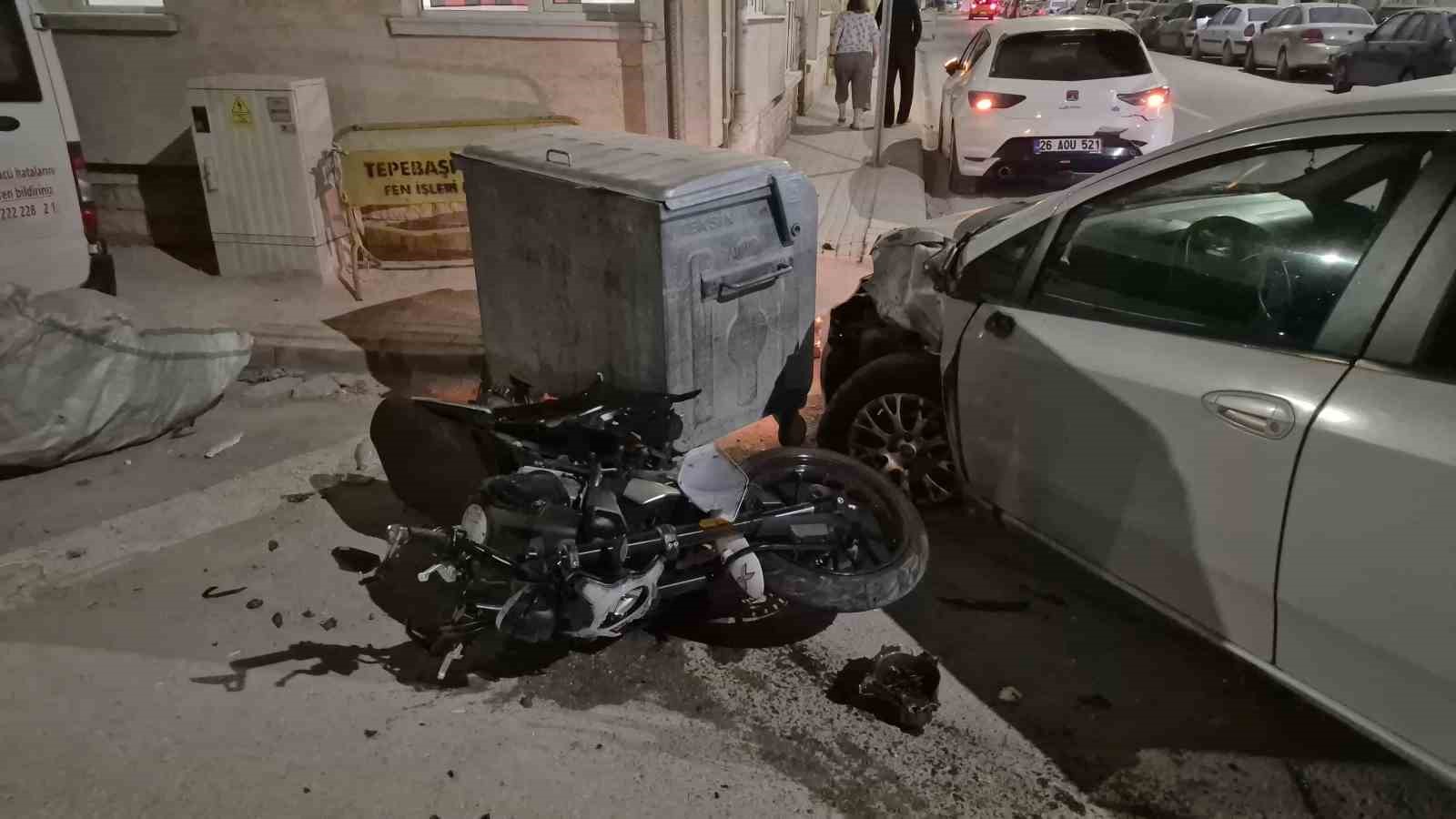 Eskişehir’de motosikletlinin yaralandığı feci kaza kamerada