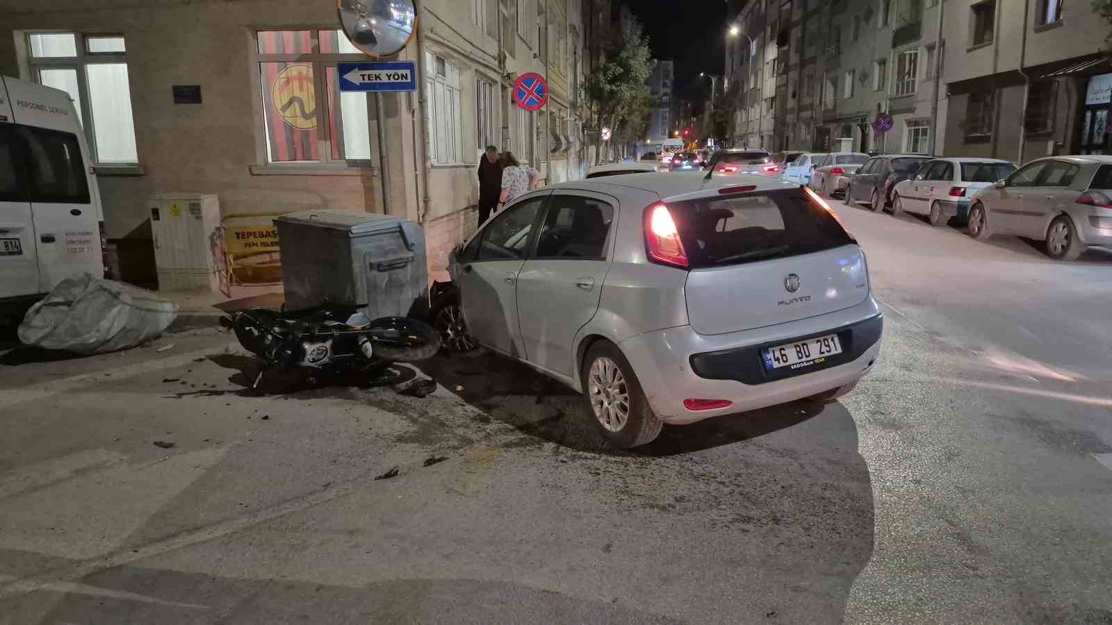 Eskişehir’de motosikletlinin yaralandığı feci kaza kamerada