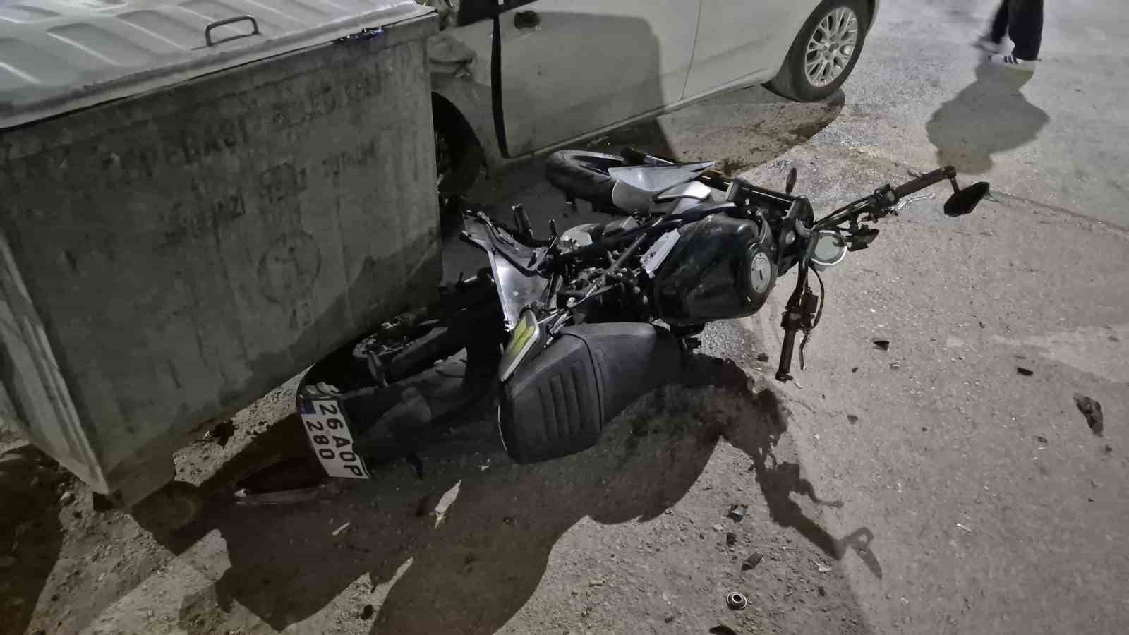 Eskişehir’de motosikletlinin yaralandığı feci kaza kamerada
