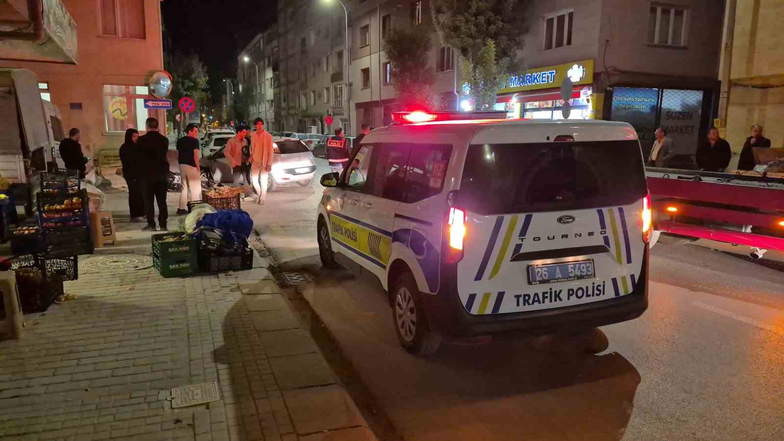 Eskişehir’de motosikletlinin yaralandığı feci kaza kamerada
