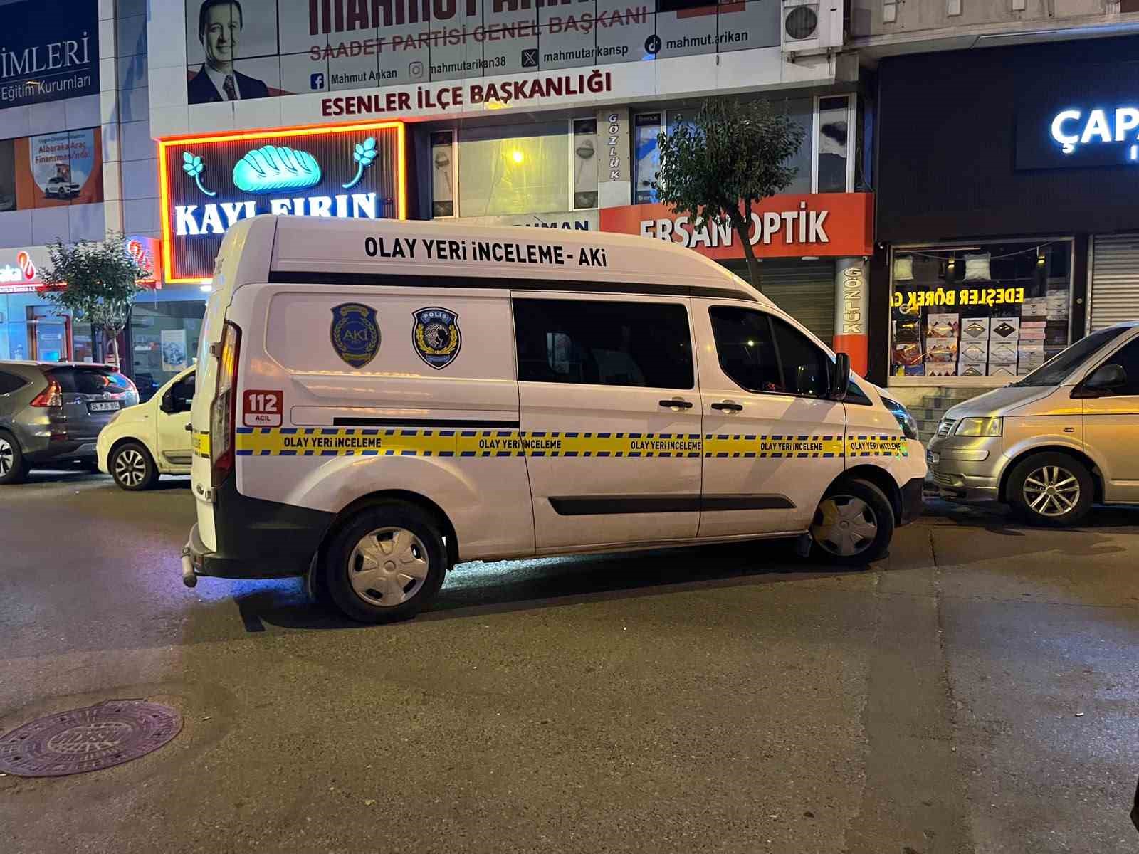 Esenler’de cadde ortasında silahlı kavga: 2 yaralı