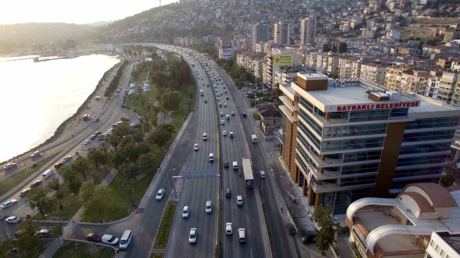 Bayraklı Belediyesi operasyonunda karar: Eski Başkan Sandal ve oğlu dahil 15 kişi tutuklandı