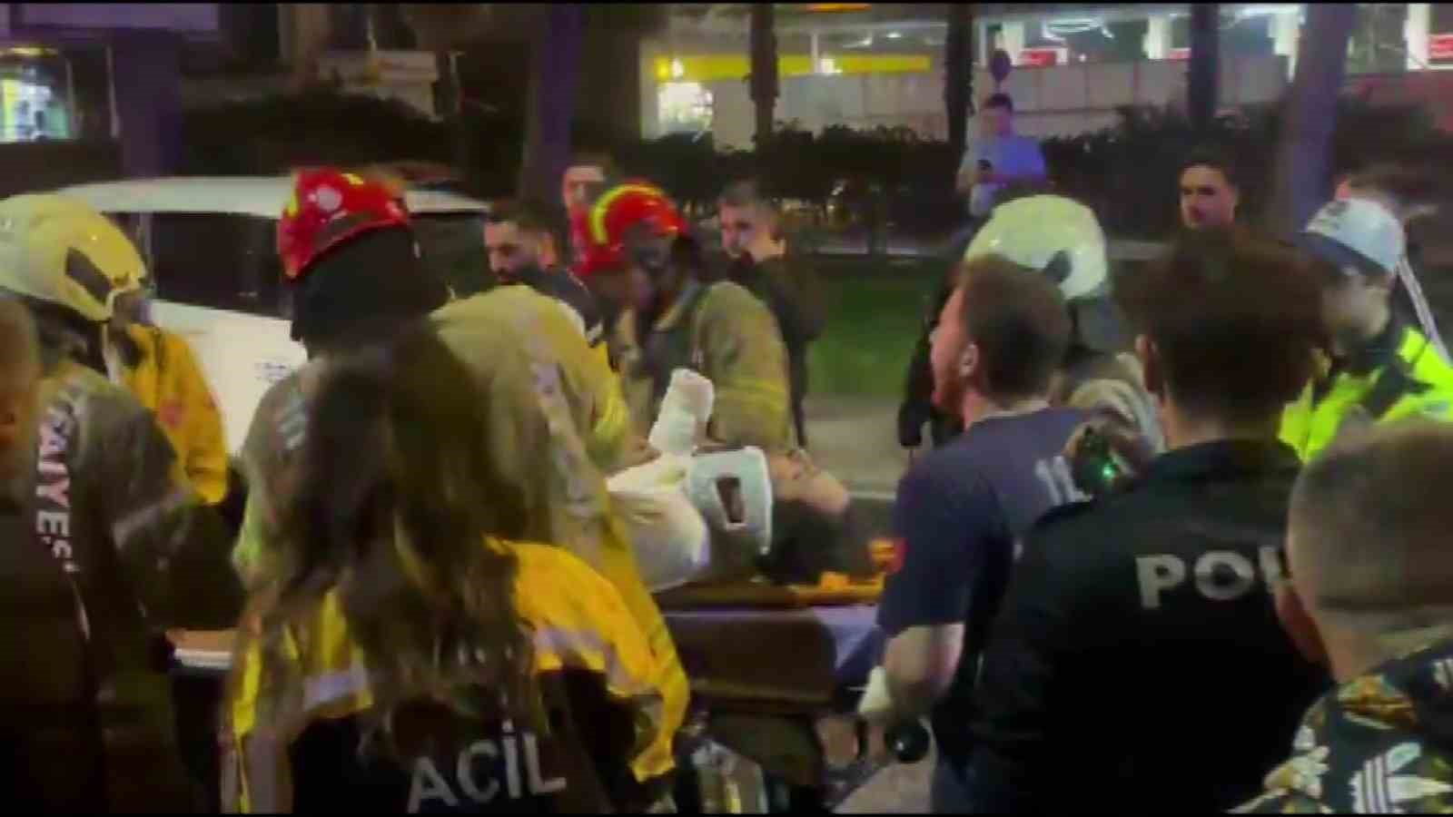 Beyoğlu’nda makas atan alkollü sürücü kamyonun altına girdi: 3 yaralı