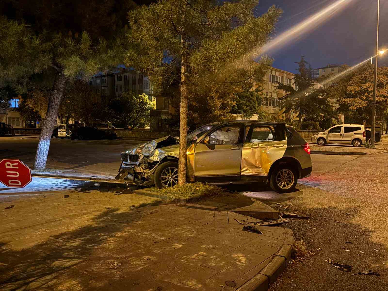 Kayseri’de hafif ticari araç SUV ile çarpıştı: 4 yaralı