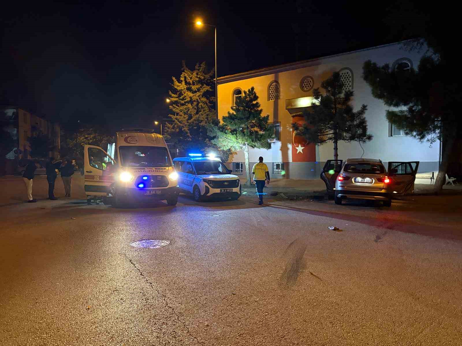 Kayseri’de hafif ticari araç SUV ile çarpıştı: 4 yaralı