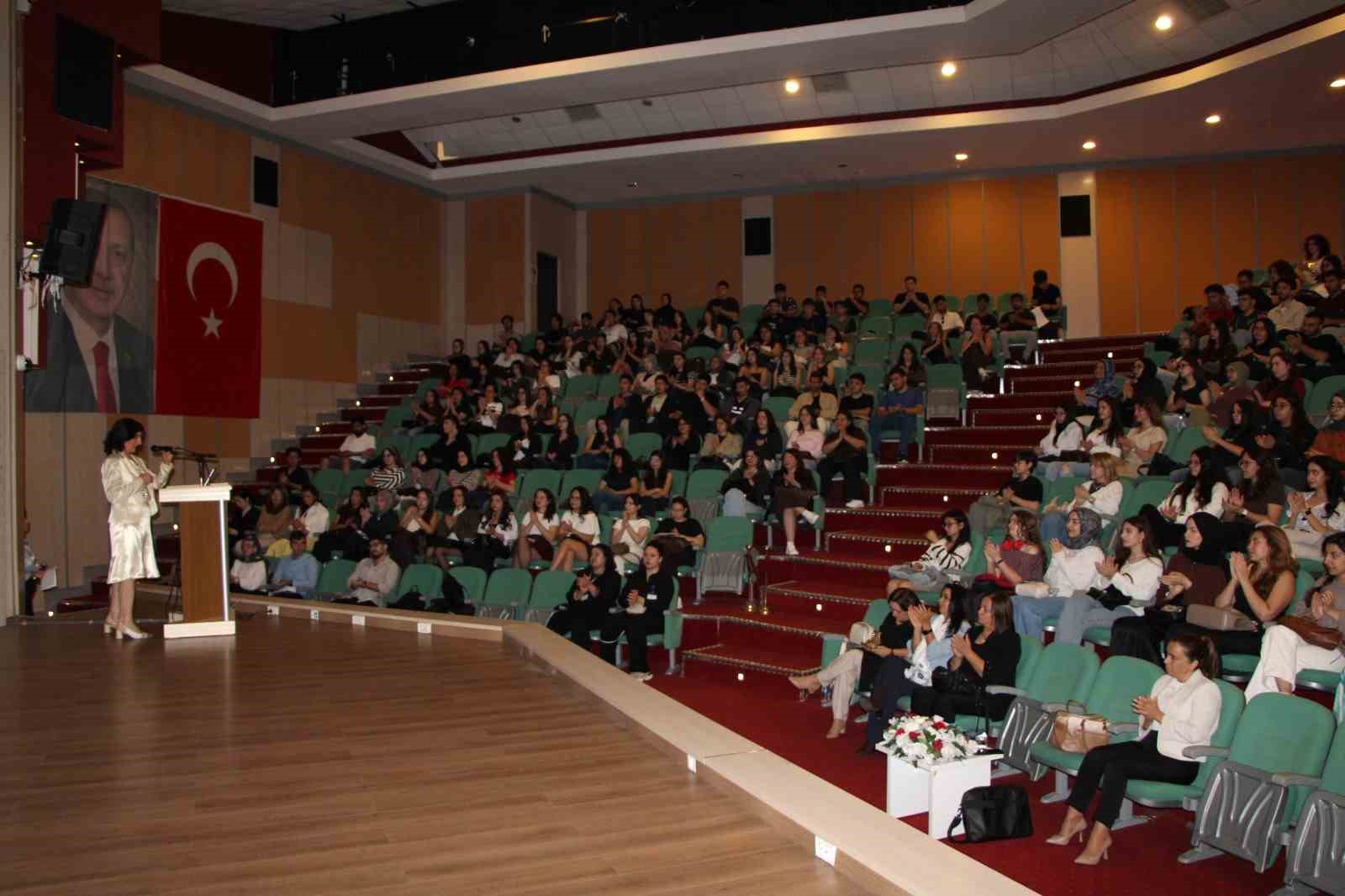 ADÜ’de öğrencilere yönelik oryantasyon ve bilgilendirme programları devam ediyor
