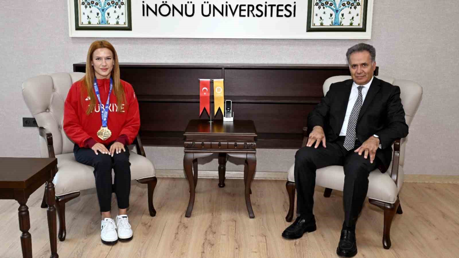 Avrupa Şampiyonu Hatice Akbaş’tan Rektör Akpolat’a ziyaret