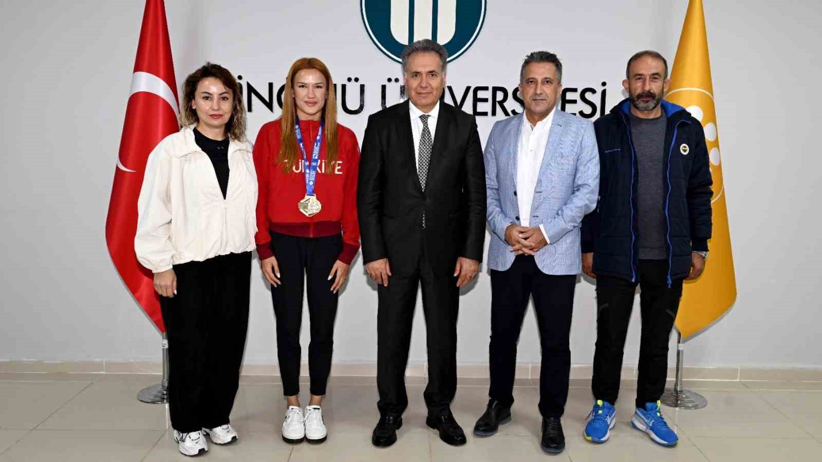 Avrupa Şampiyonu Hatice Akbaş’tan Rektör Akpolat’a ziyaret