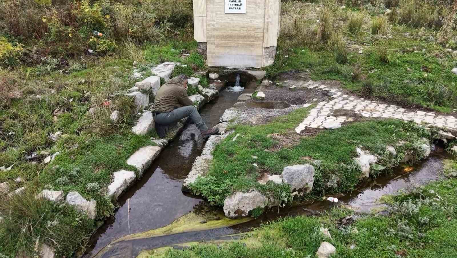 Aksaray’da yeraltından gazlı su çıkıyor