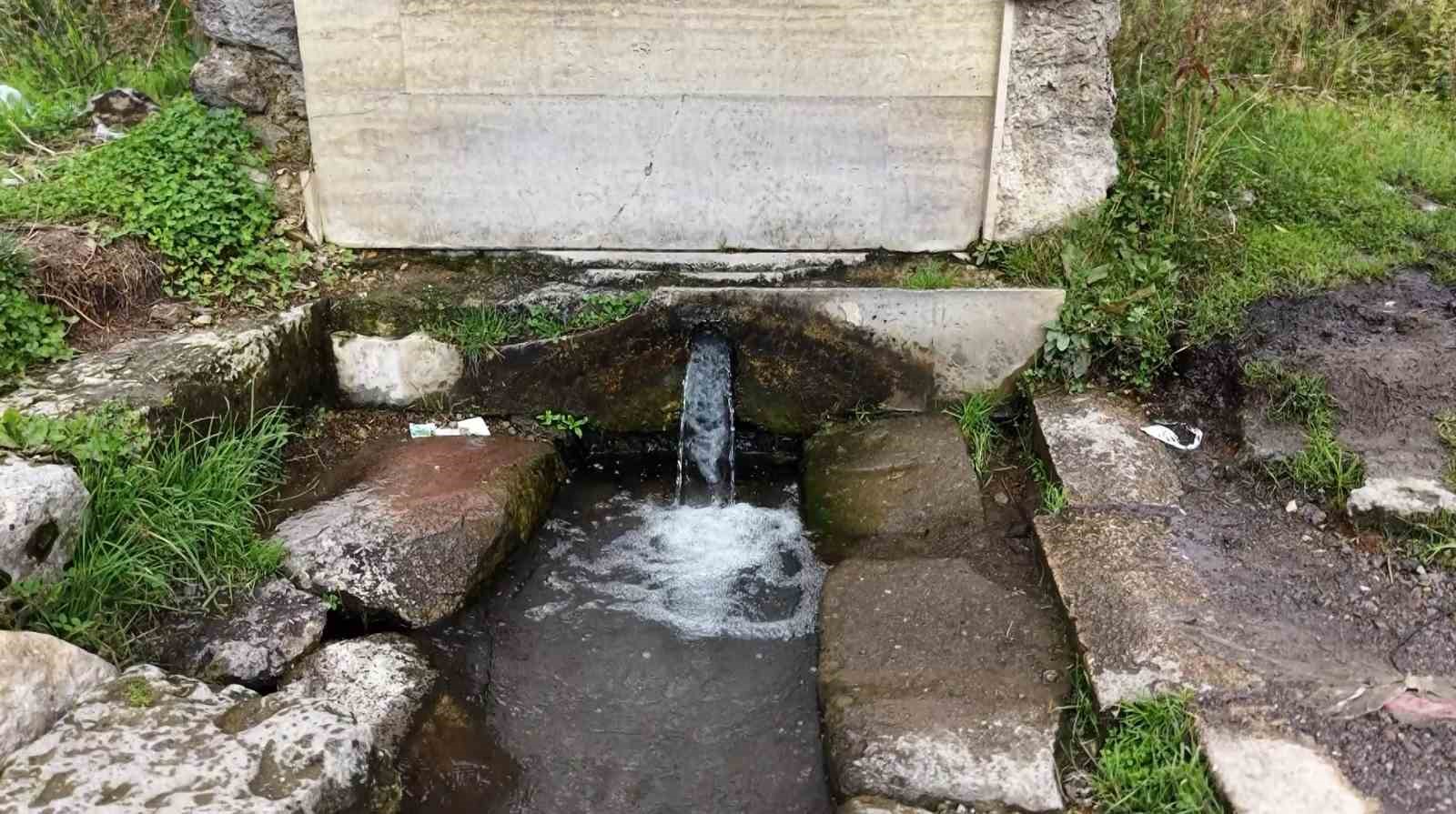 Aksaray’da yeraltından gazlı su çıkıyor