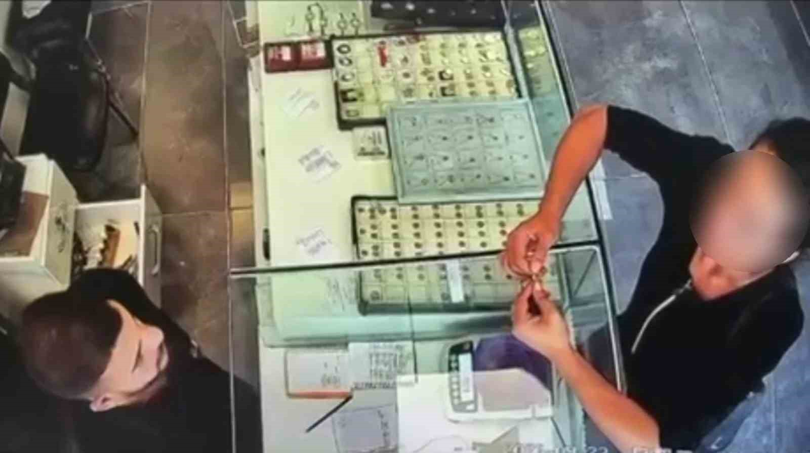 75 yaşındaki adamı seninle evleneceğin diyerek kandıran 30 yaşındaki kadın, altınları alıp baklava bahanesiyle kaçtı