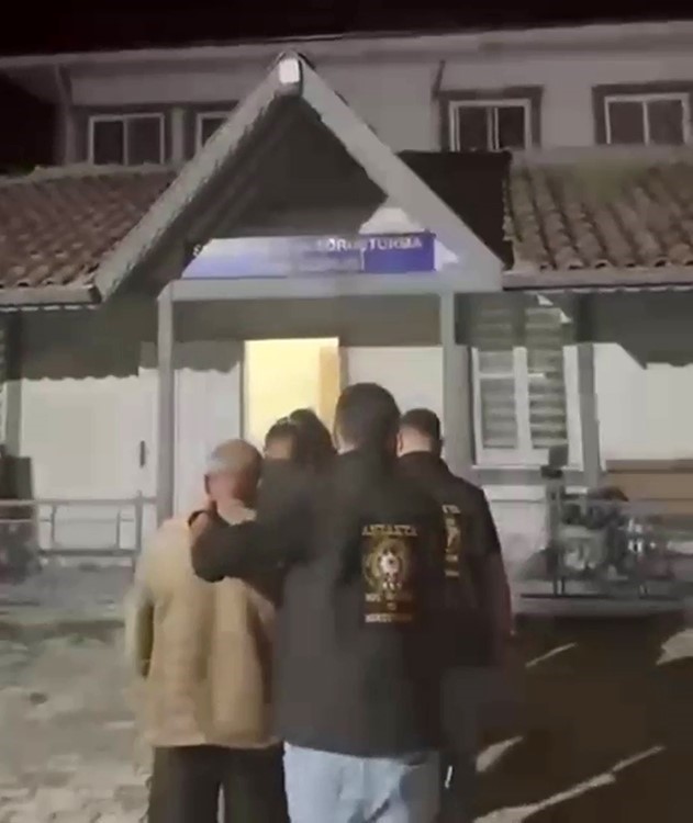 75 yaşındaki adamı seninle evleneceğin diyerek kandıran 30 yaşındaki kadın, altınları alıp baklava bahanesiyle kaçtı