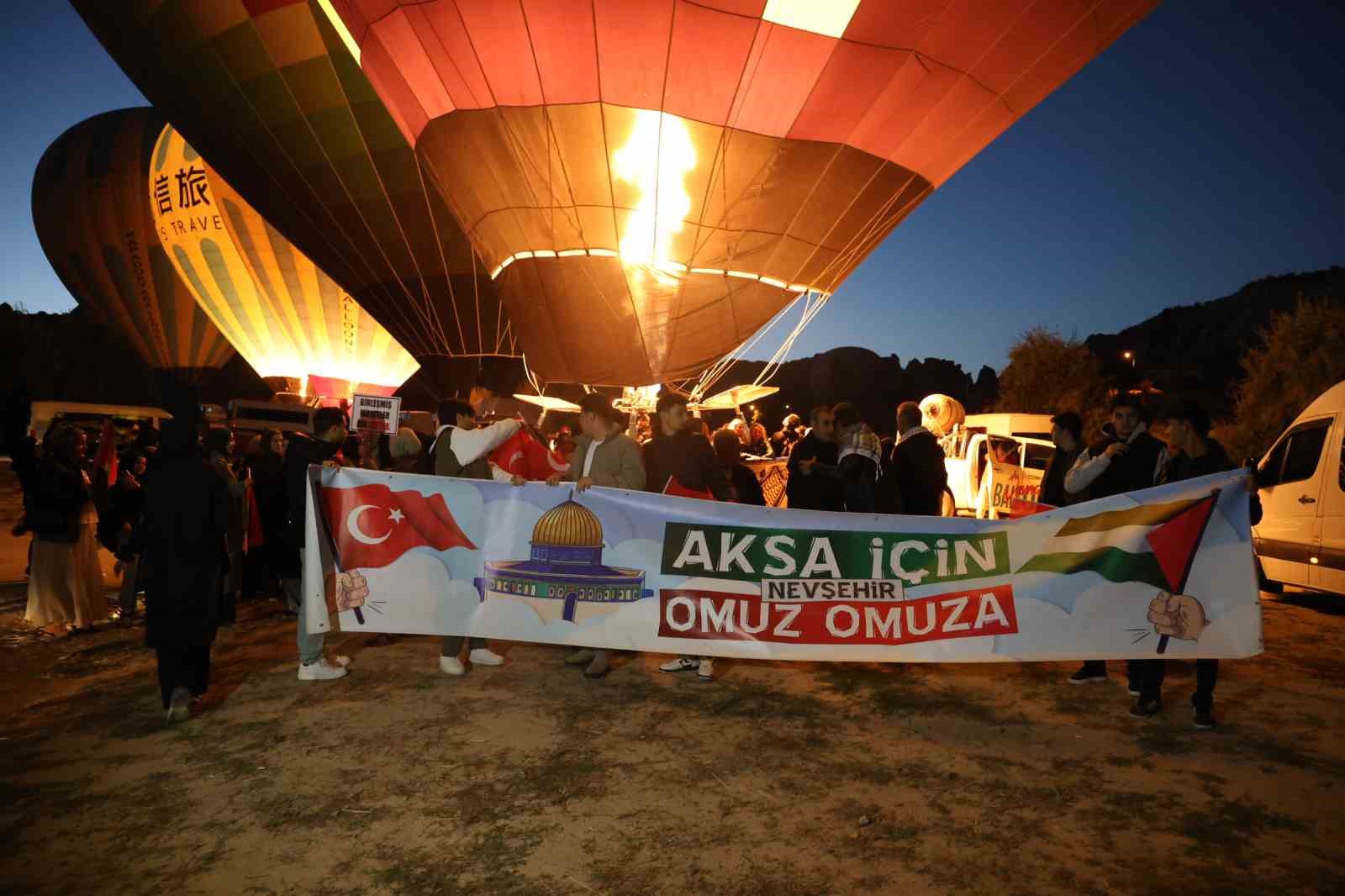 Kapadokya’da sıcak hava balonları Gazze için havalandı