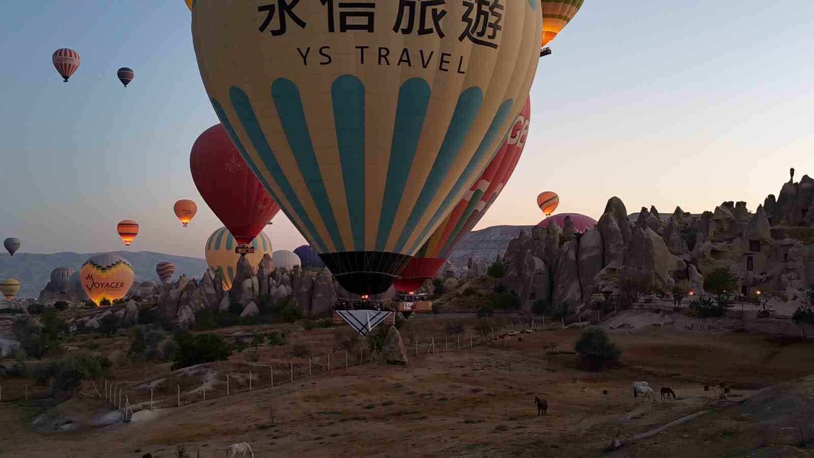 Kapadokya’da sıcak hava balonları Gazze için havalandı