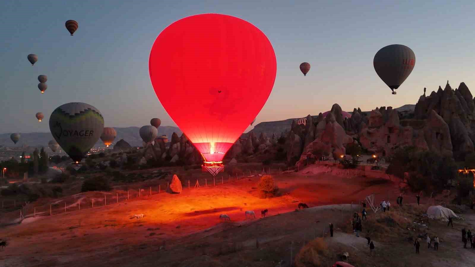 Kapadokya’da sıcak hava balonları Gazze için havalandı