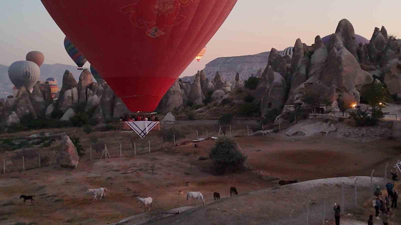 Kapadokya’da sıcak hava balonları Gazze için havalandı