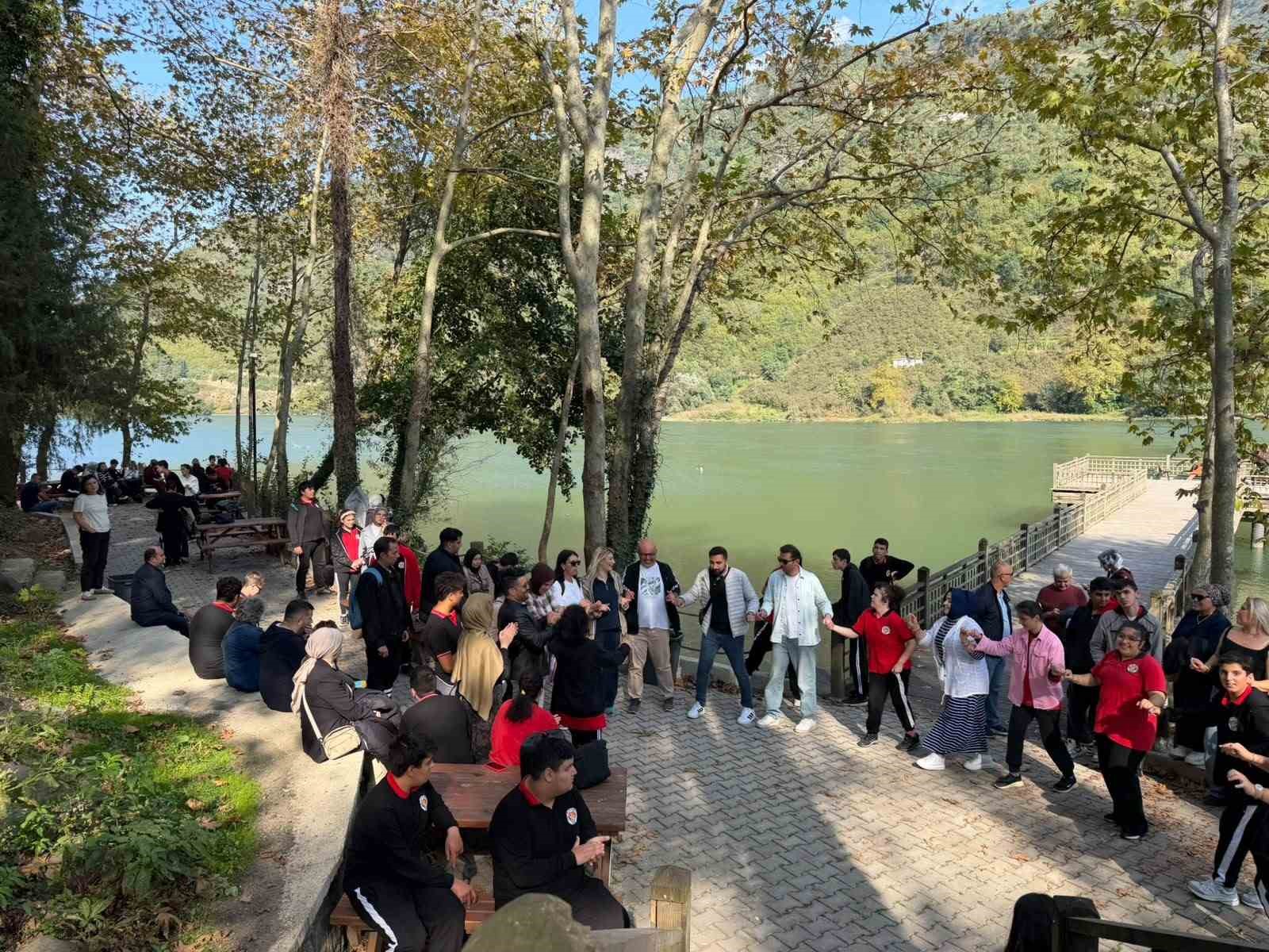 Özel öğrenciler Ayvacık’ta doğayla iç içe bir gün geçirdi