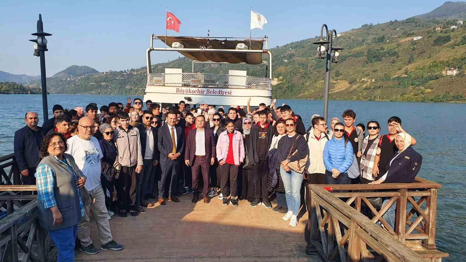 Özel öğrenciler Ayvacık’ta doğayla iç içe bir gün geçirdi