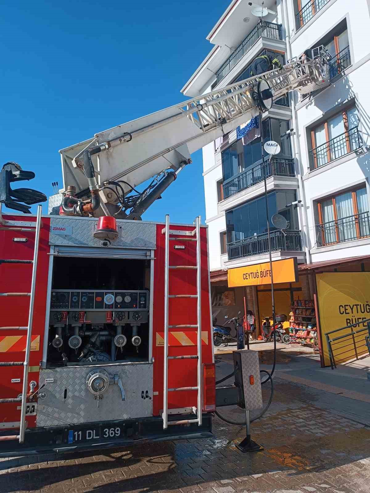 Bozüyük’te maddi hasarlı ev yangını